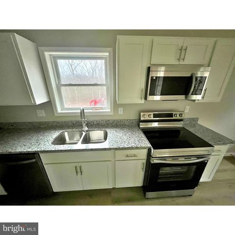 233 YOUNG LN, Berkeley Springs, WV 25411