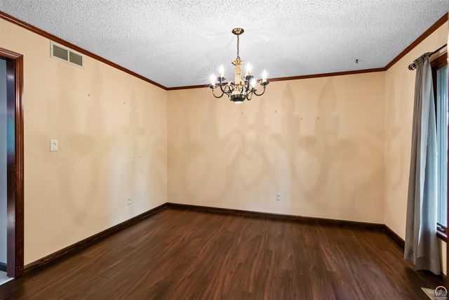 3631 NW 44th Ter, Topeka, KS 66618