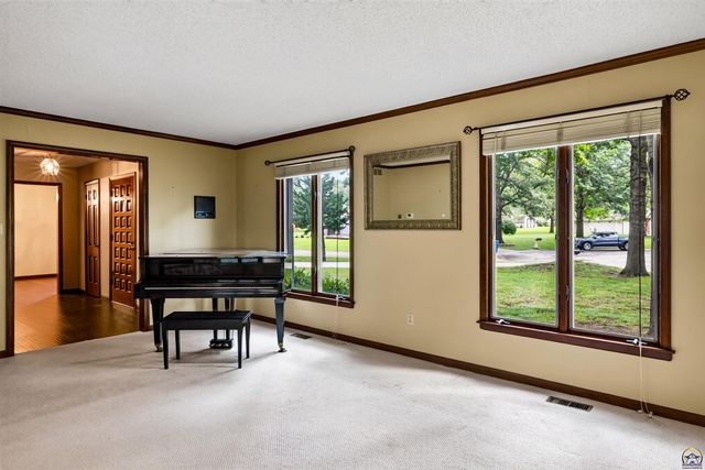 3631 NW 44th Ter, Topeka, KS 66618