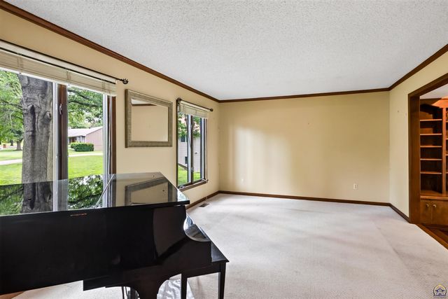 3631 NW 44th Ter, Topeka, KS 66618
