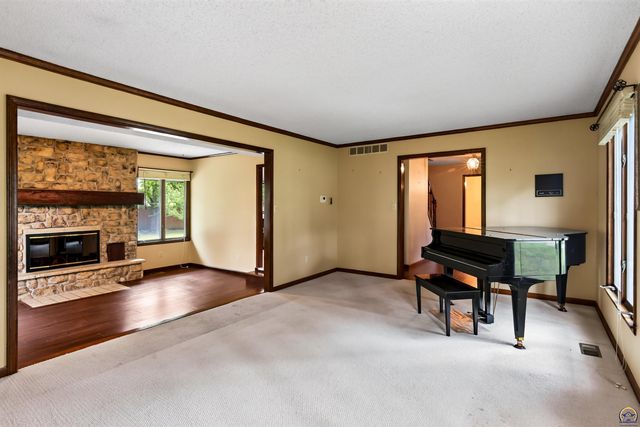 3631 NW 44th Ter, Topeka, KS 66618