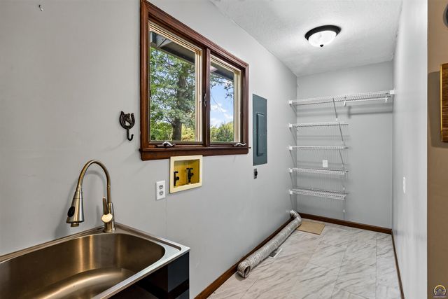 3631 NW 44th Ter, Topeka, KS 66618