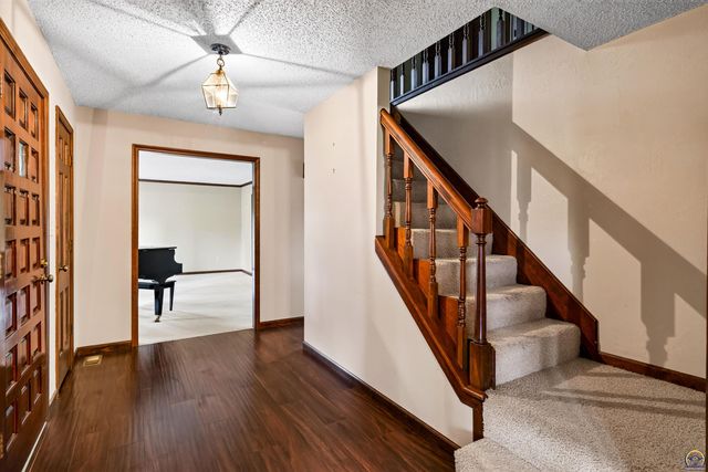 3631 NW 44th Ter, Topeka, KS 66618