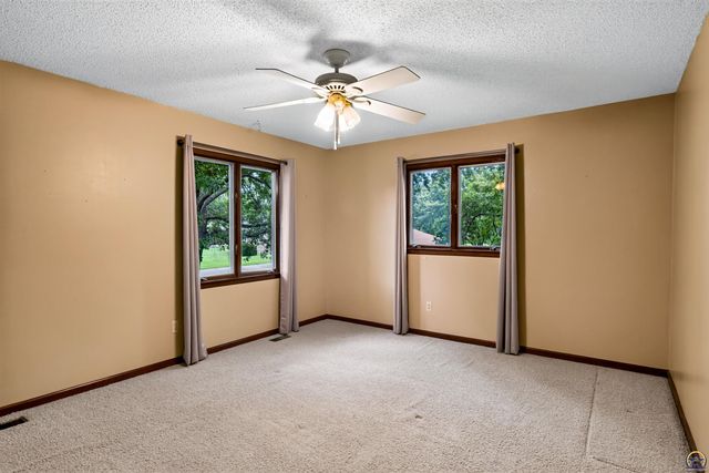 3631 NW 44th Ter, Topeka, KS 66618
