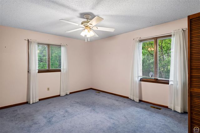 3631 NW 44th Ter, Topeka, KS 66618