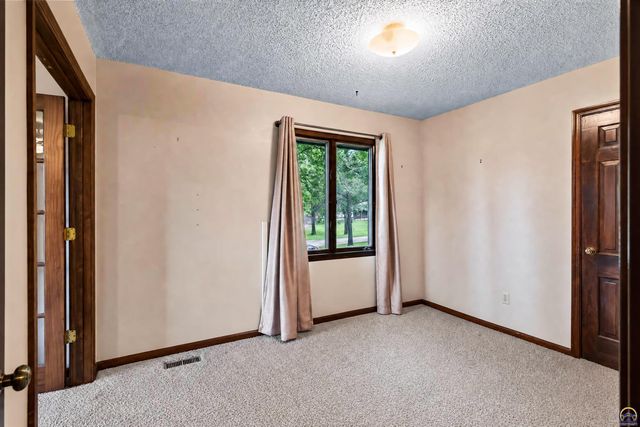 3631 NW 44th Ter, Topeka, KS 66618
