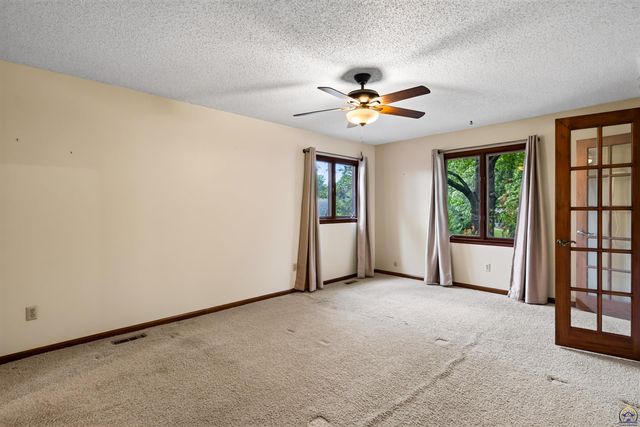 3631 NW 44th Ter, Topeka, KS 66618