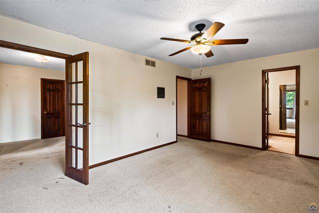 3631 NW 44th Ter, Topeka, KS 66618