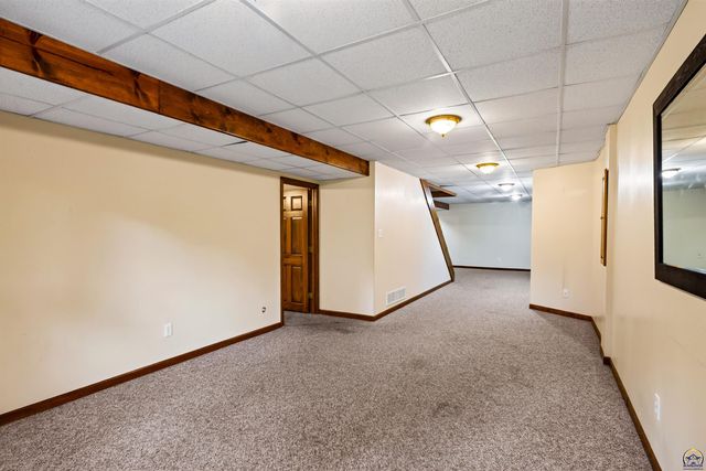 3631 NW 44th Ter, Topeka, KS 66618