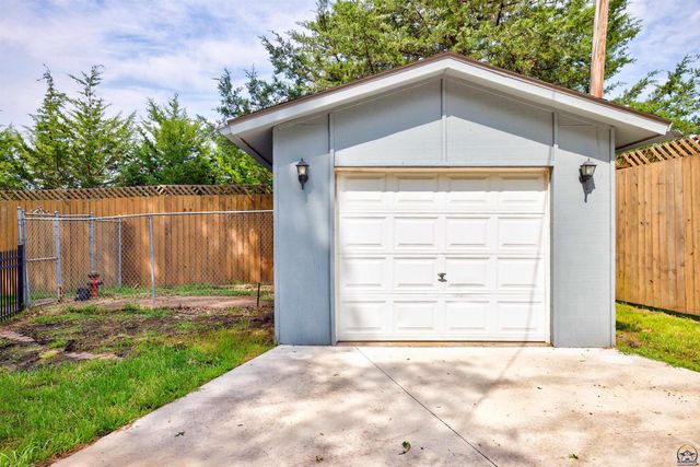 3631 NW 44th Ter, Topeka, KS 66618