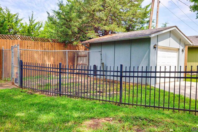 3631 NW 44th Ter, Topeka, KS 66618