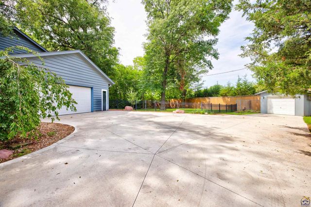 3631 NW 44th Ter, Topeka, KS 66618