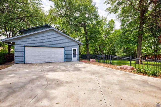 3631 NW 44th Ter, Topeka, KS 66618