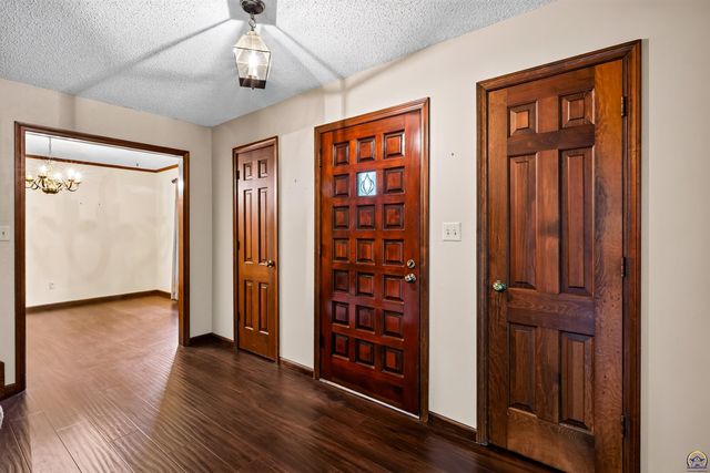 3631 NW 44th Ter, Topeka, KS 66618