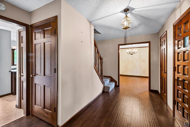 3631 NW 44th Ter, Topeka, KS 66618