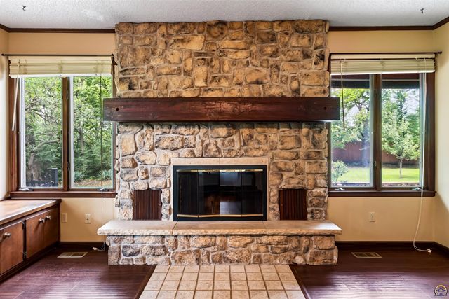 3631 NW 44th Ter, Topeka, KS 66618