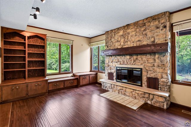 3631 NW 44th Ter, Topeka, KS 66618