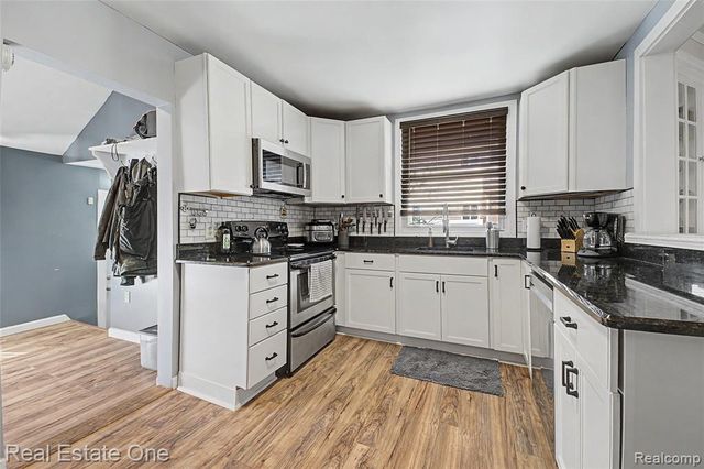 27901 Long Street, Livonia, MI 48152