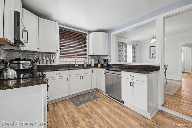 27901 Long Street, Livonia, MI 48152