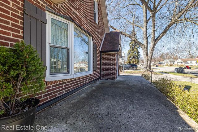 27901 Long Street, Livonia, MI 48152