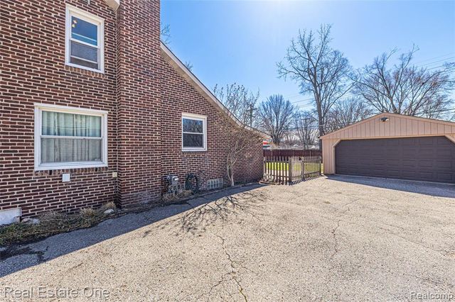 27901 Long Street, Livonia, MI 48152