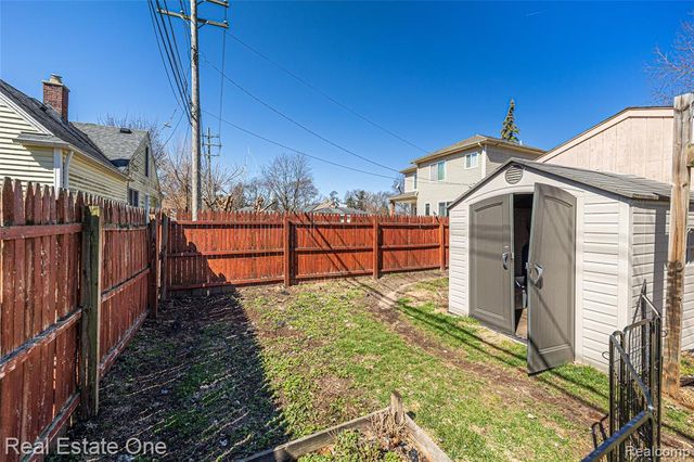 27901 Long Street, Livonia, MI 48152