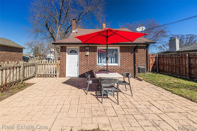 27901 Long Street, Livonia, MI 48152