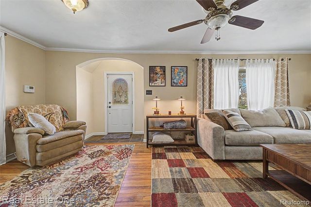 27901 Long Street, Livonia, MI 48152