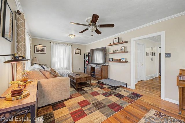 27901 Long Street, Livonia, MI 48152