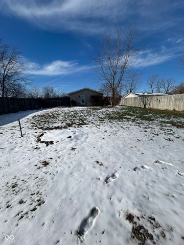 111 Fountain Lake Drive, Greenfield, IN 46140