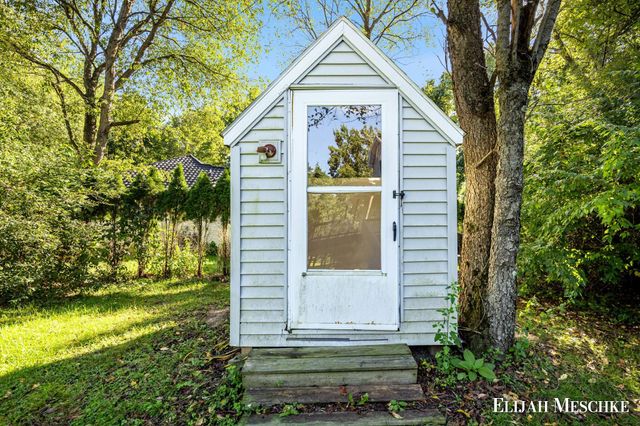 4176 Stony Avenue, Kalamazoo, MI 49004