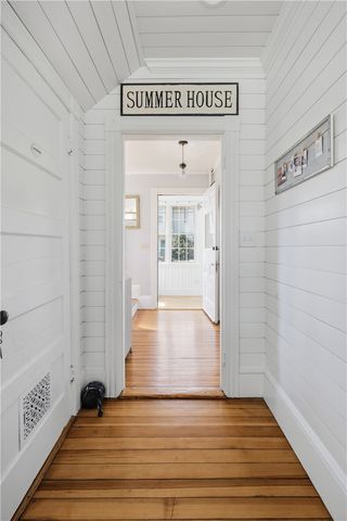 40 W Narragansett Avenue, Newport, RI 02840