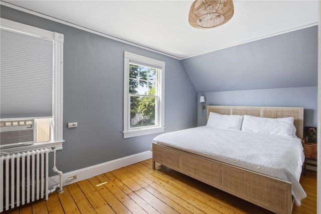 40 W Narragansett Avenue, Newport, RI 02840