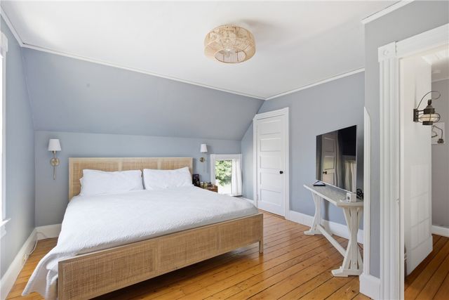 40 W Narragansett Avenue, Newport, RI 02840