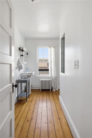 40 W Narragansett Avenue, Newport, RI 02840