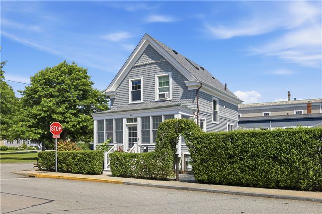 40 W Narragansett Avenue, Newport, RI 02840