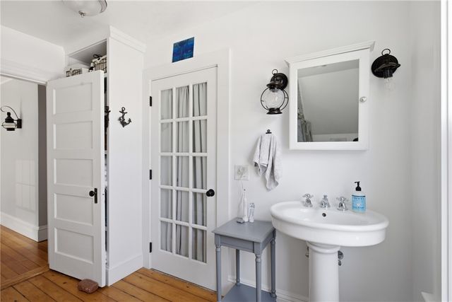 40 W Narragansett Avenue, Newport, RI 02840