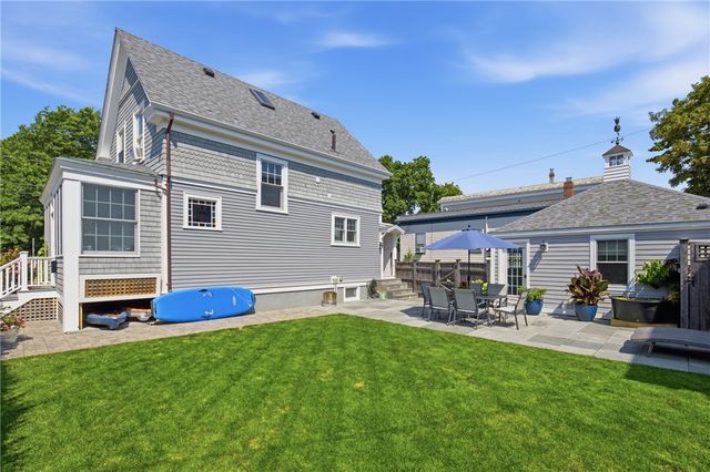 40 W Narragansett Avenue, Newport, RI 02840