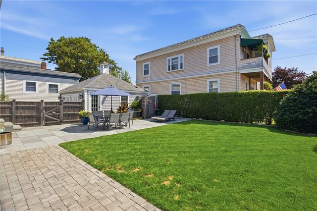 40 W Narragansett Avenue, Newport, RI 02840