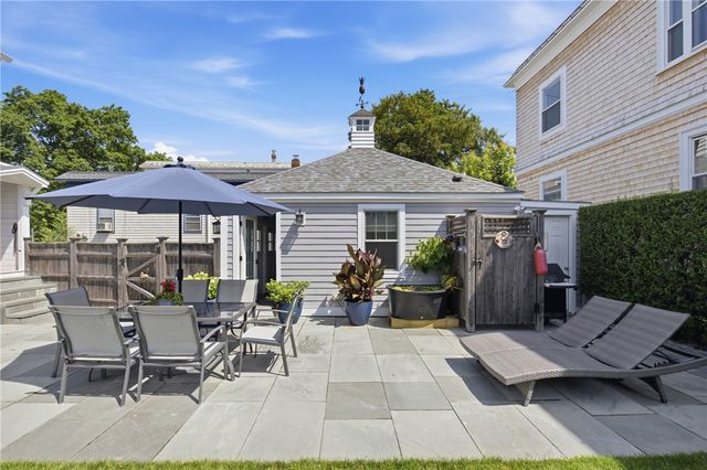 40 W Narragansett Avenue, Newport, RI 02840