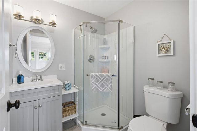 40 W Narragansett Avenue, Newport, RI 02840