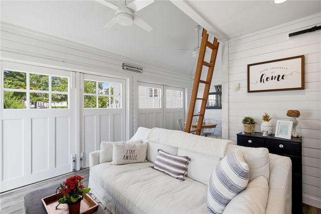 40 W Narragansett Avenue, Newport, RI 02840
