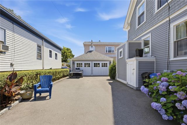 40 W Narragansett Avenue, Newport, RI 02840