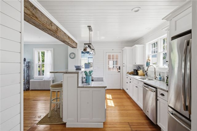 40 W Narragansett Avenue, Newport, RI 02840