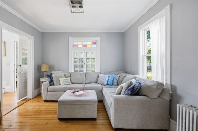 40 W Narragansett Avenue, Newport, RI 02840