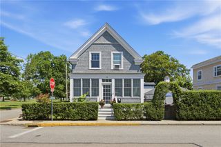 40 W Narragansett Avenue, Newport, RI 02840