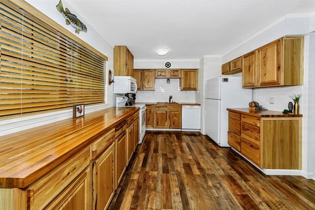 901 Windsor Lane, Springtown, TX 76082