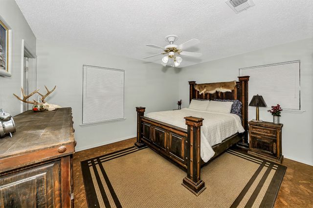 901 Windsor Lane, Springtown, TX 76082
