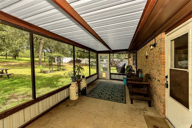 901 Windsor Lane, Springtown, TX 76082