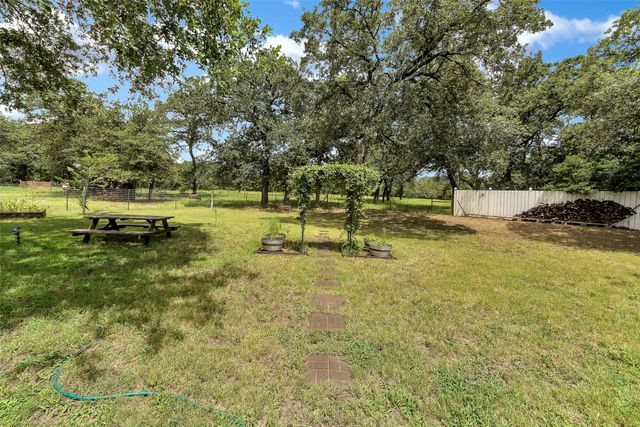 901 Windsor Lane, Springtown, TX 76082